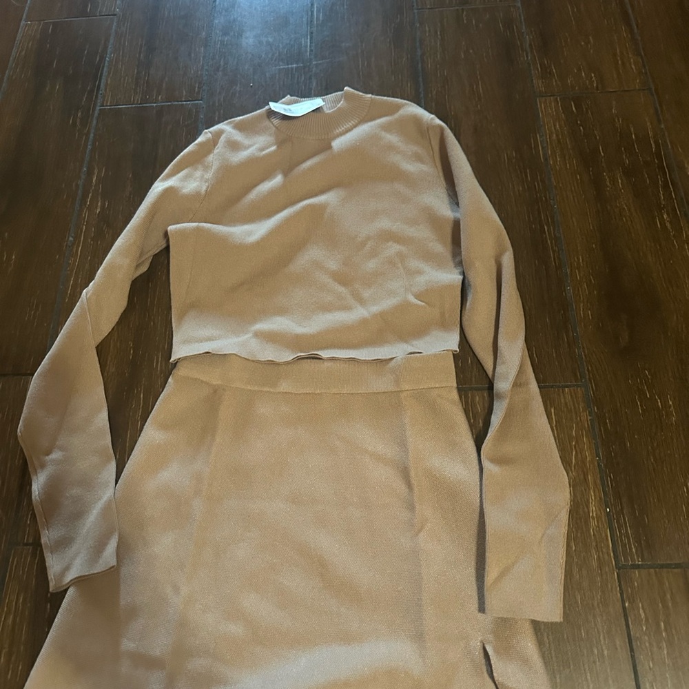 Chic Tan Two-Piece Set - Picture 4 of 4